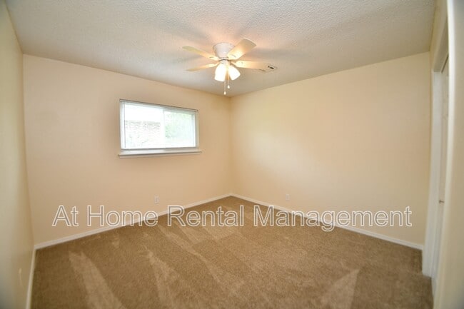 Building Photo - 401 N Fir Pl