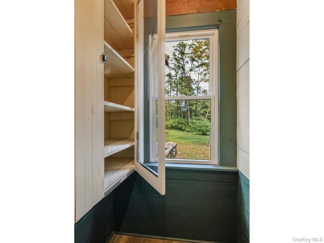 Building Photo - 5 Riverby Ln