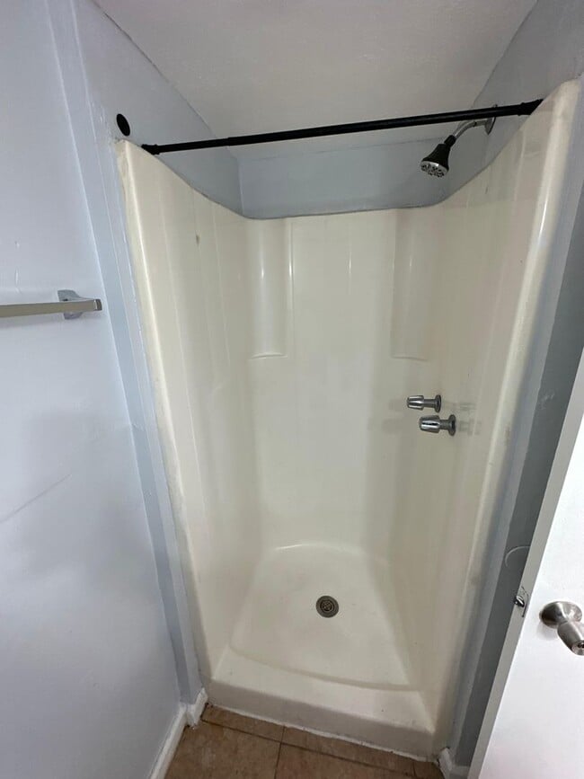 Building Photo - 712 Eaverson St