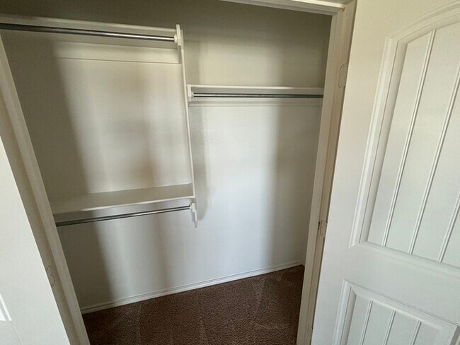 Building Photo - 3 bed 2 bath 2 car garage in Lone Star Trails!