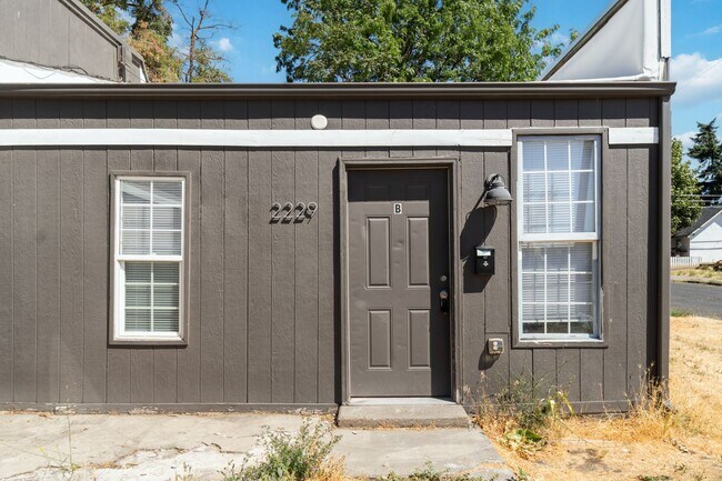 Building Photo - 2229 E Boone Ave