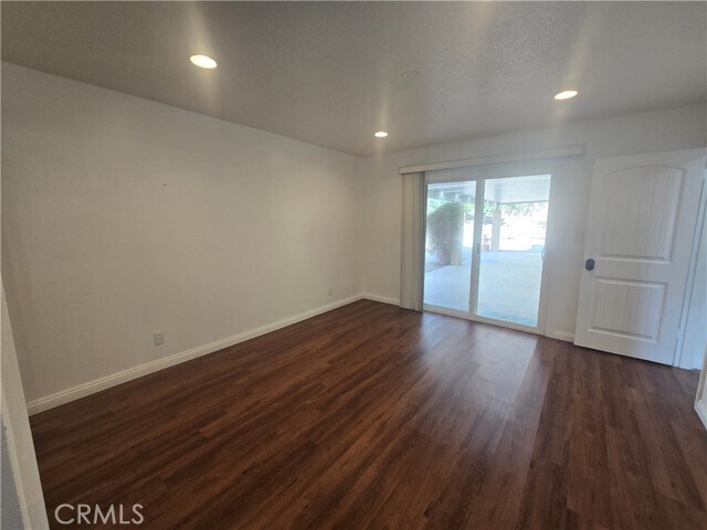 Building Photo - 9388 Valley View St