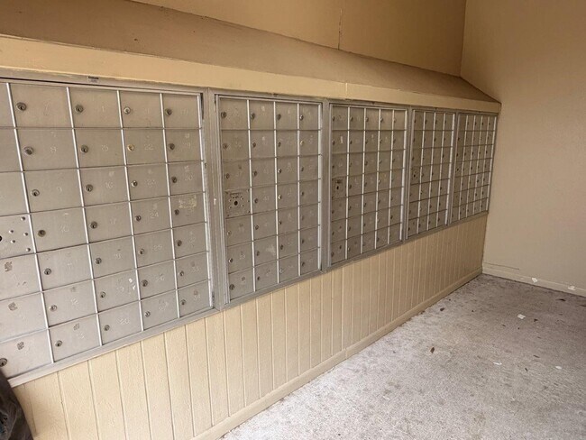 Building Photo - 7901 Cambridge St