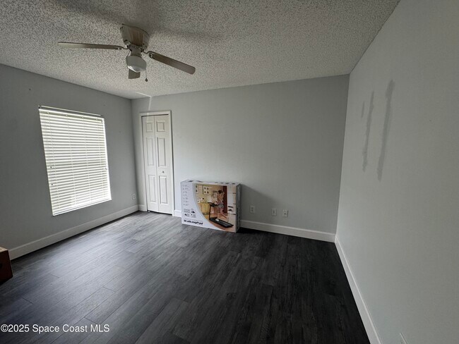 Building Photo - 2425 Bayhill Dr