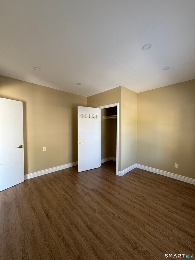 Building Photo - 156 Wolcott St