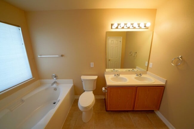 Building Photo - Immaculately upgraded and maintained home now available in Cibolo! Realtor Commission: $550