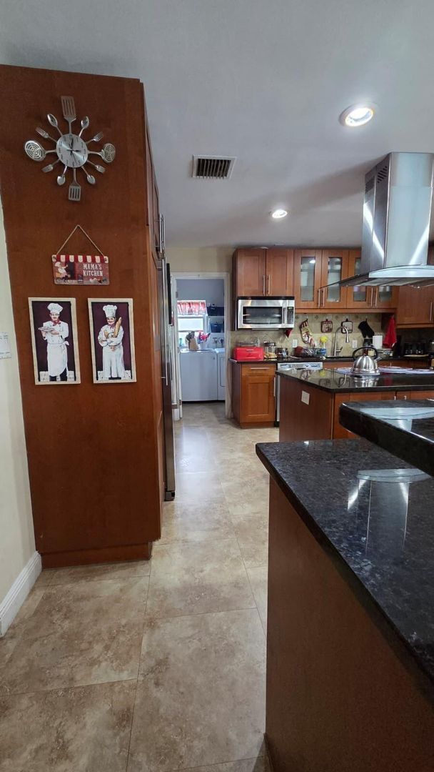 Building Photo - 4705 Holly Dr