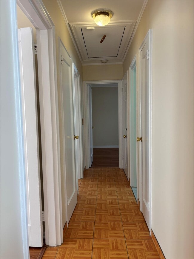 Building Photo - 627 W Park Ave
