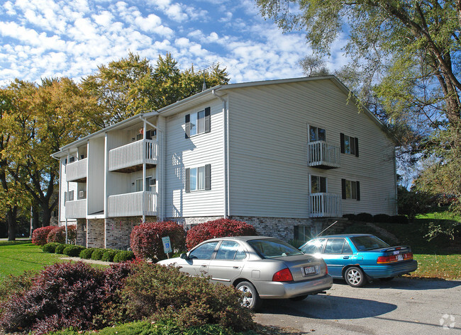 Primary Photo - Echo Lake Apartments