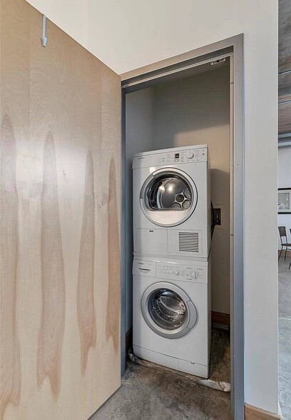 In-Unit Laundry - 411 N 22nd St