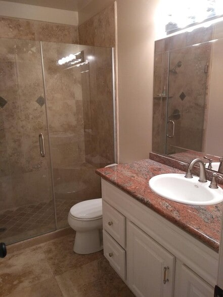 2nd upstairs bath - 7785 Via Cassano