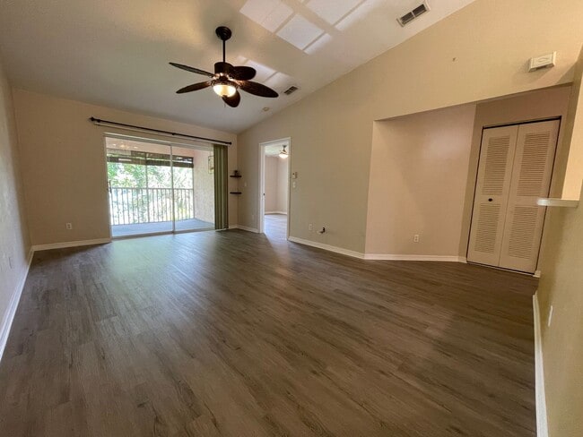Building Photo - ANNUAL RENTAL - 2ND FLOOR LAKE VIEW 2 BED ...
