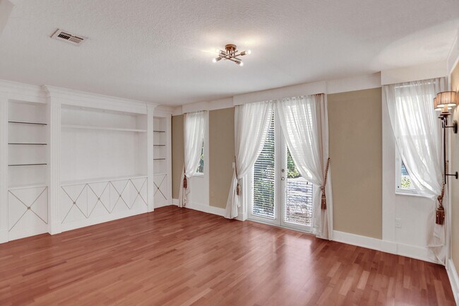 Building Photo - 1900 Oceanwalk Ln