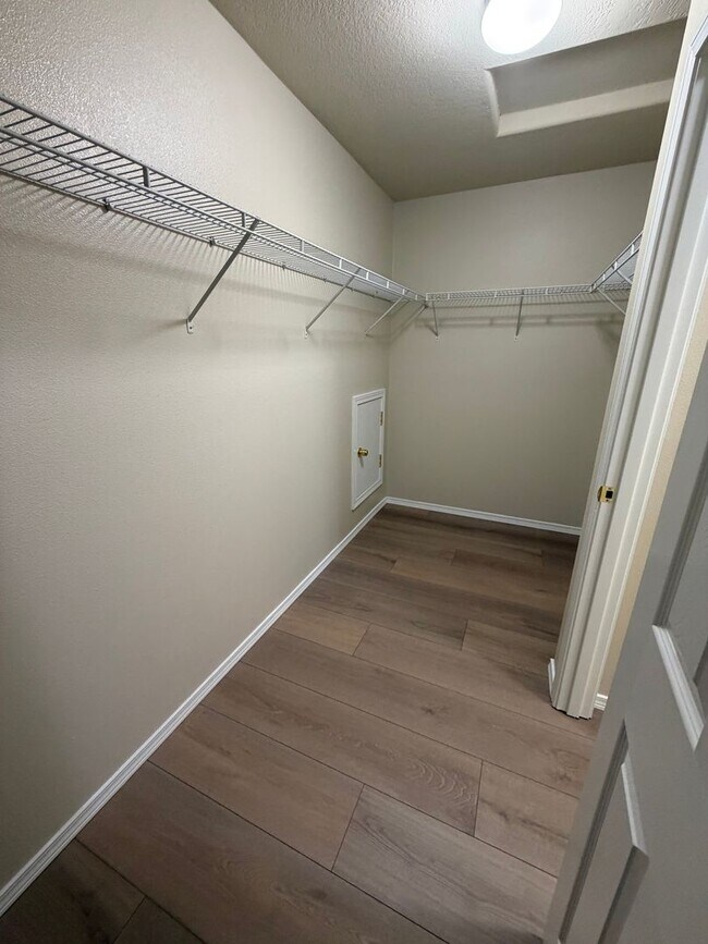 Building Photo - 413 Roger Smith Dr