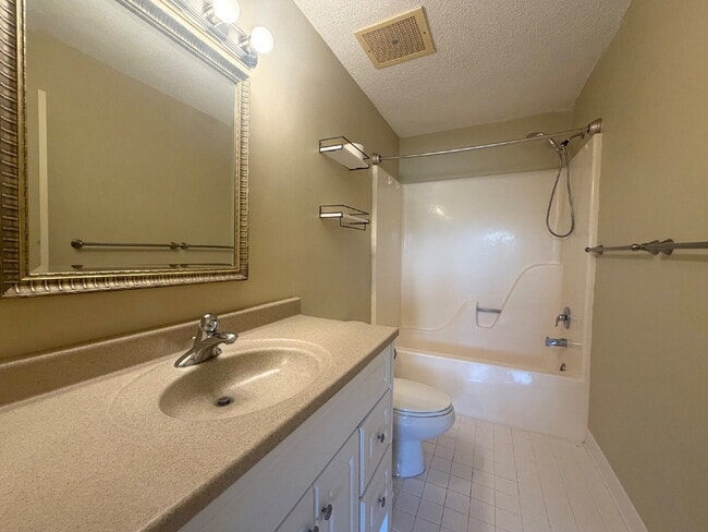 Building Photo - Waterfront Views at Palmetto Bay Marina!