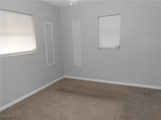 Building Photo - 241 Thistle Ct