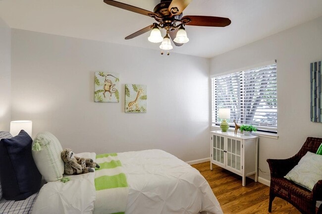 Building Photo - 545 Cassatt Way