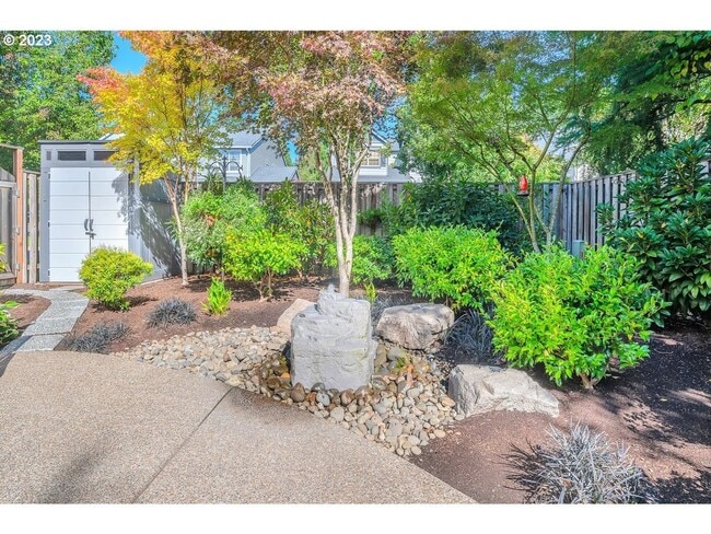 Building Photo - Large Beautiful 4 Bed, 2.5 Bath House!