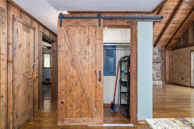 Building Photo - 771 Little Hendricks Mountain Rd