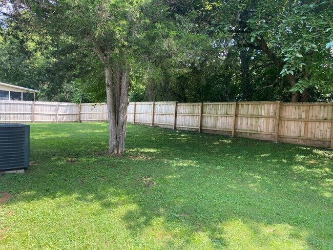 Building Photo - Beautiful Renovated House in North Nashville - Fenced in Yard!