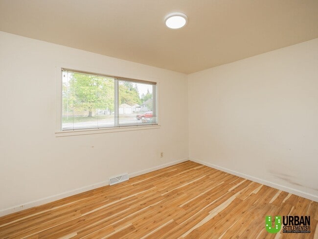 Building Photo - 1406-1408 S Cedar St