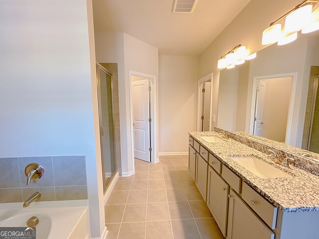 Building Photo - 2576 Mls Cmn Dr