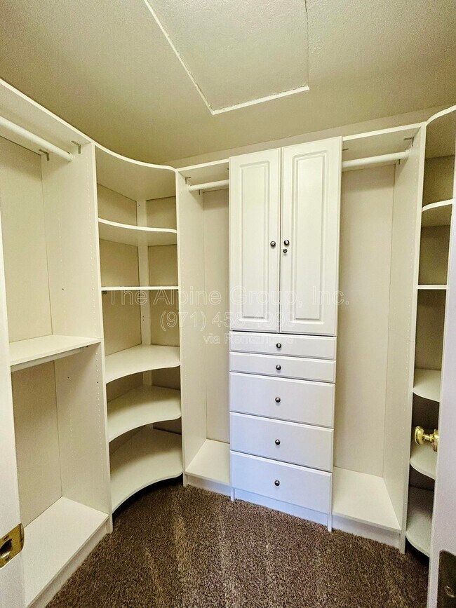 Building Photo - 10691 SW Celeste Ln