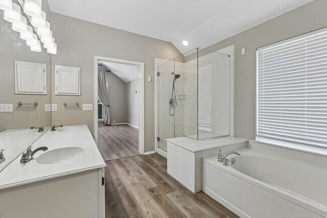 Building Photo - 3313 Heatherbrook Dr