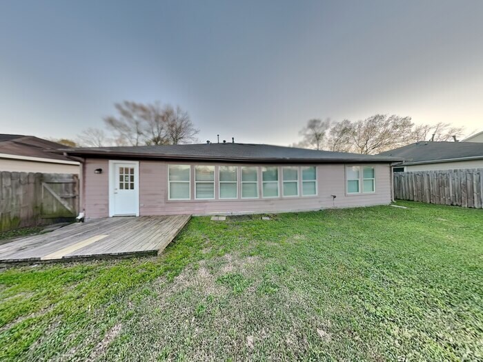 Building Photo - 430 Fishawk Way