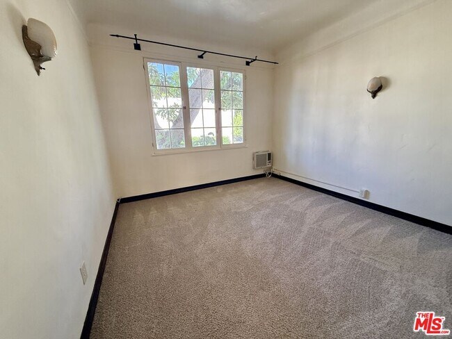 Building Photo - 1345 Hayworth Ave