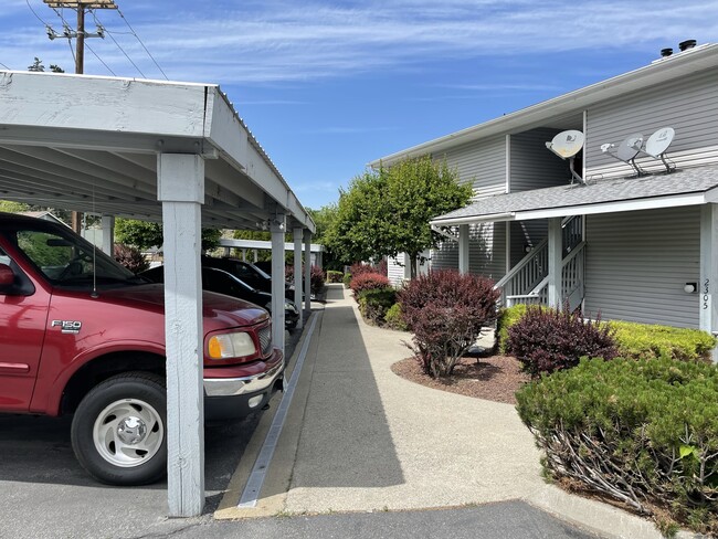 Building Photo - 2305 W Woodin Ave