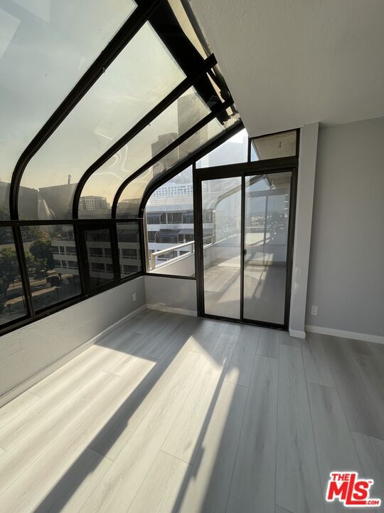 Building Photo - 121 S Hope St