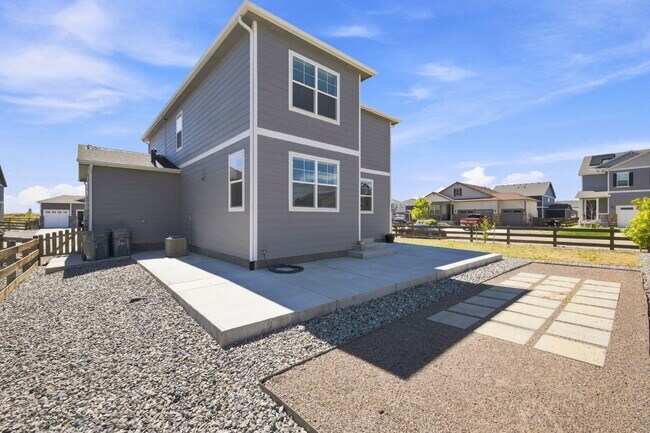 Building Photo - 45801 Silverdrop ave