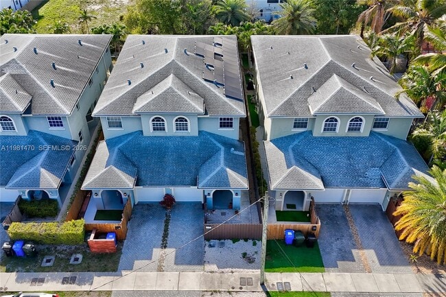 Building Photo - 1139 NE 3rd Ave