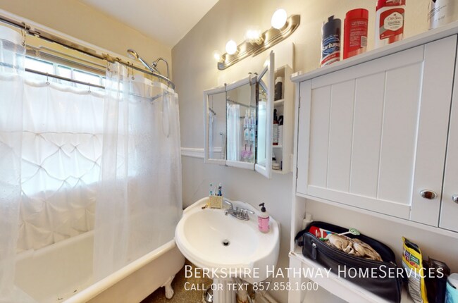 Building Photo - 11 Story St