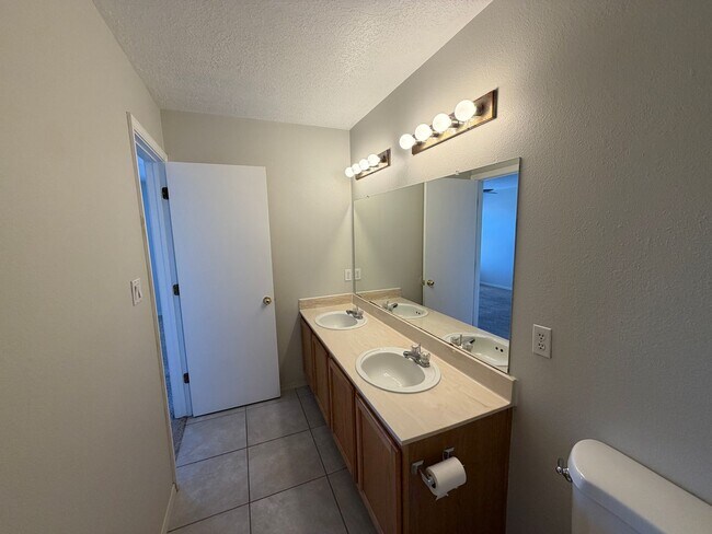 Building Photo - 3 Bedroom Home Near Unser Blvd NW & Ladera Dr NW!
