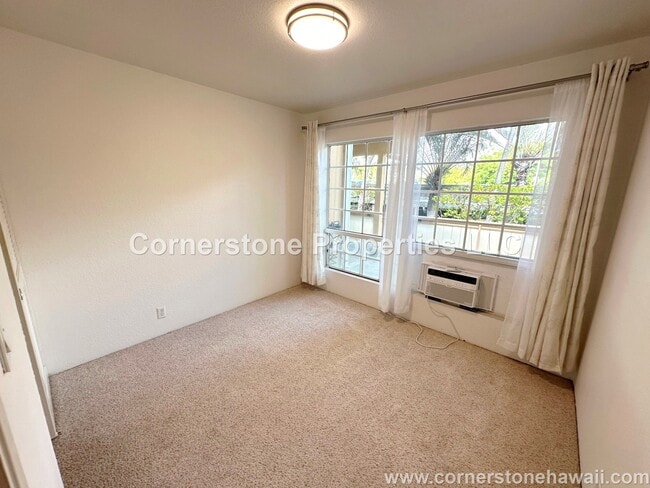 Building Photo - 468 Mananai Pl