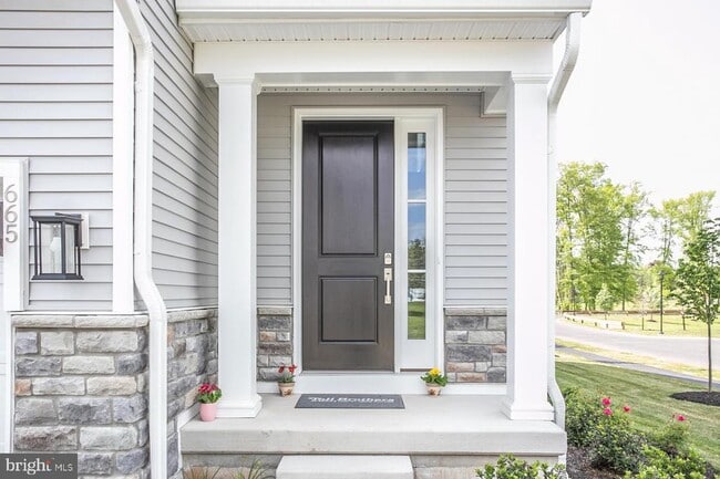 Building Photo - 665 Levering St