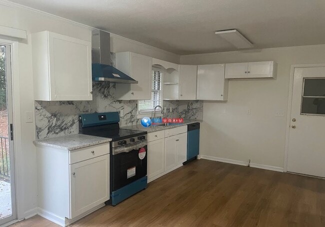 Building Photo - Newly RENOVATED 4-bedroom ranch in PARKVIE...