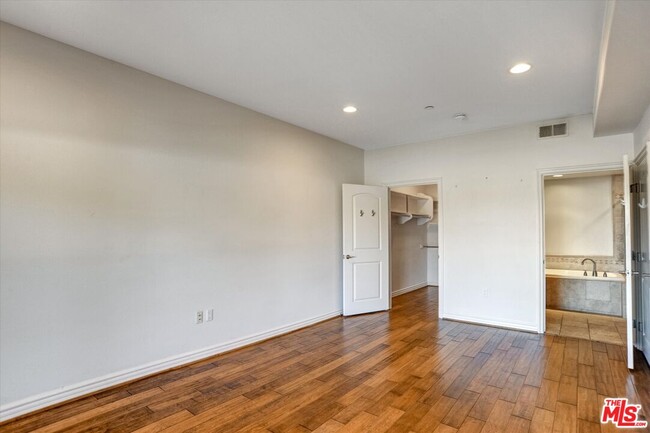 Building Photo - 1410 N Curson Ave