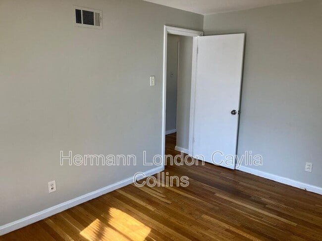 Building Photo - 1049 Willmann Ct