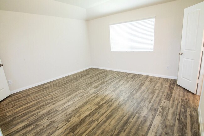 Building Photo - 6011 Peaceful Ridge Dr