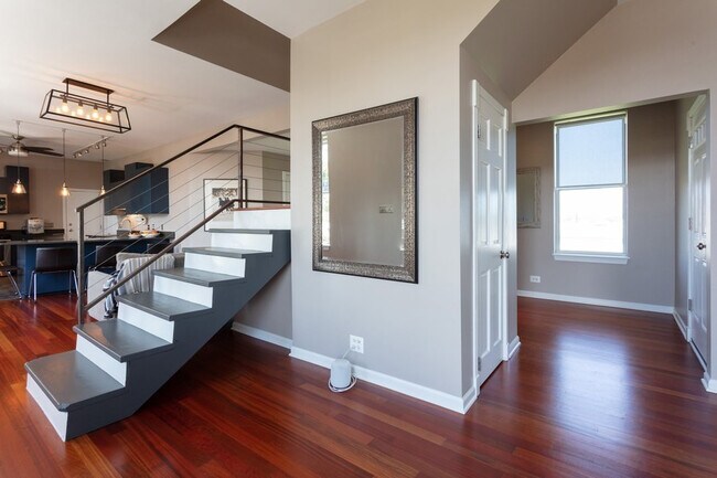 Building Photo - 1530 N Throop St