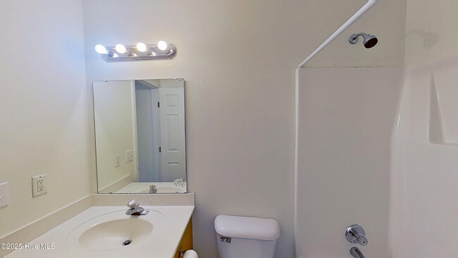 Building Photo - 4240 Sunglow Dr