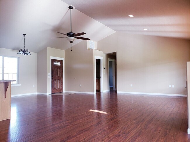 Building Photo - 3bedroom 2bath House