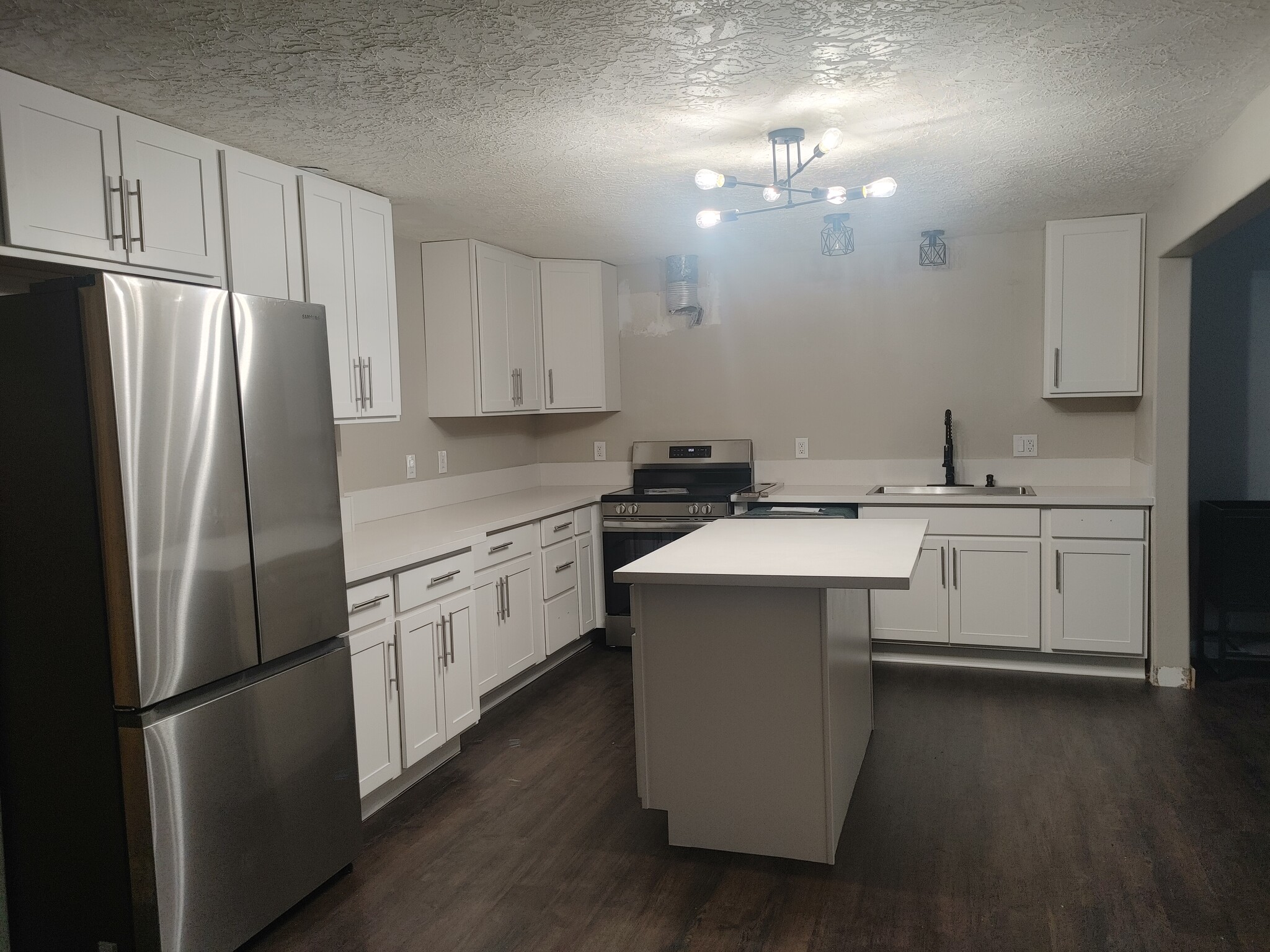 Building Photo - 4870 SW 152nd Ave
