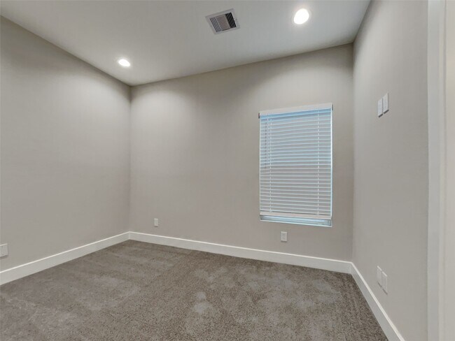 Building Photo - 5902 Gardendale Dr