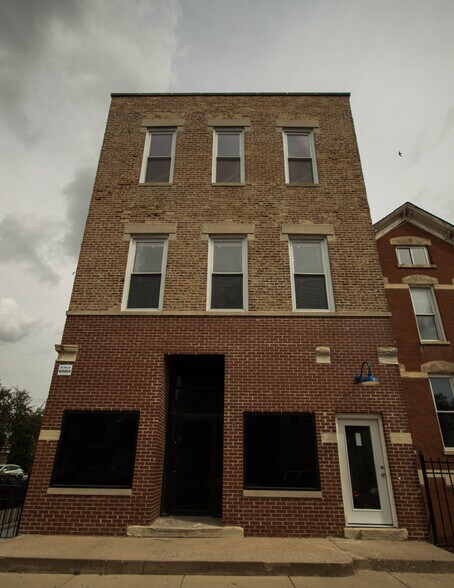 Primary Photo - 1750 W 21st Pl