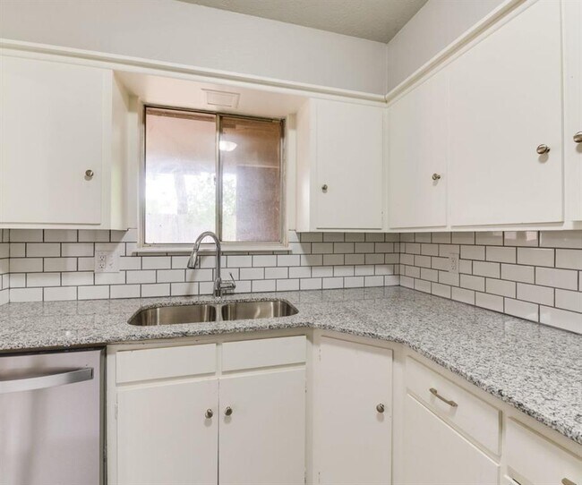 Building Photo - 2029 NW 32nd Terrace