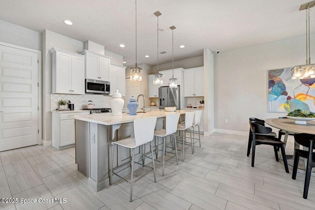 Building Photo - 2680 Avalonia Dr